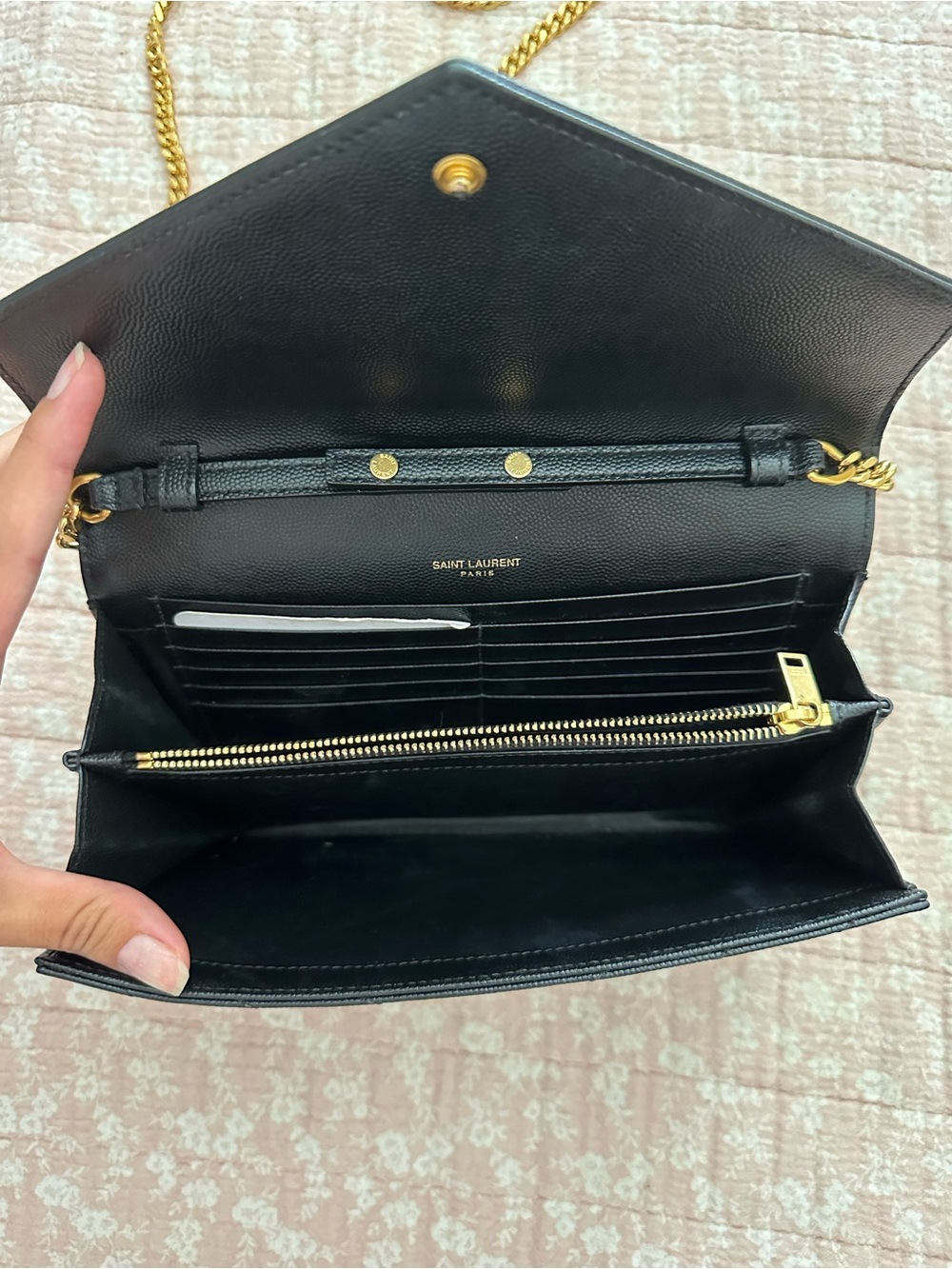 YSL crossbody bag. Black and gold hardware - Picture 2 of 7